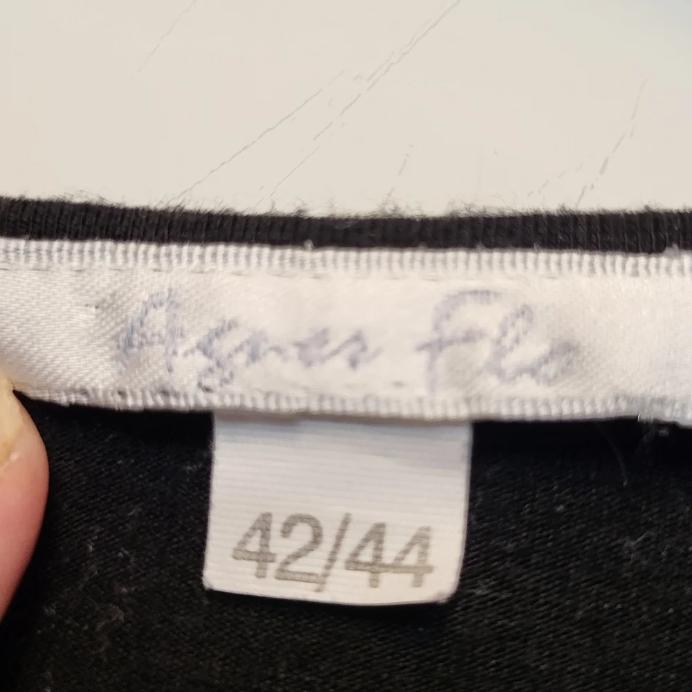 Agnes Flow Chic Black Fitted 3/4 Sleeve 'Passion' T-shirt- Size 42/44 (XL/XXL) - Picture 3 of 4